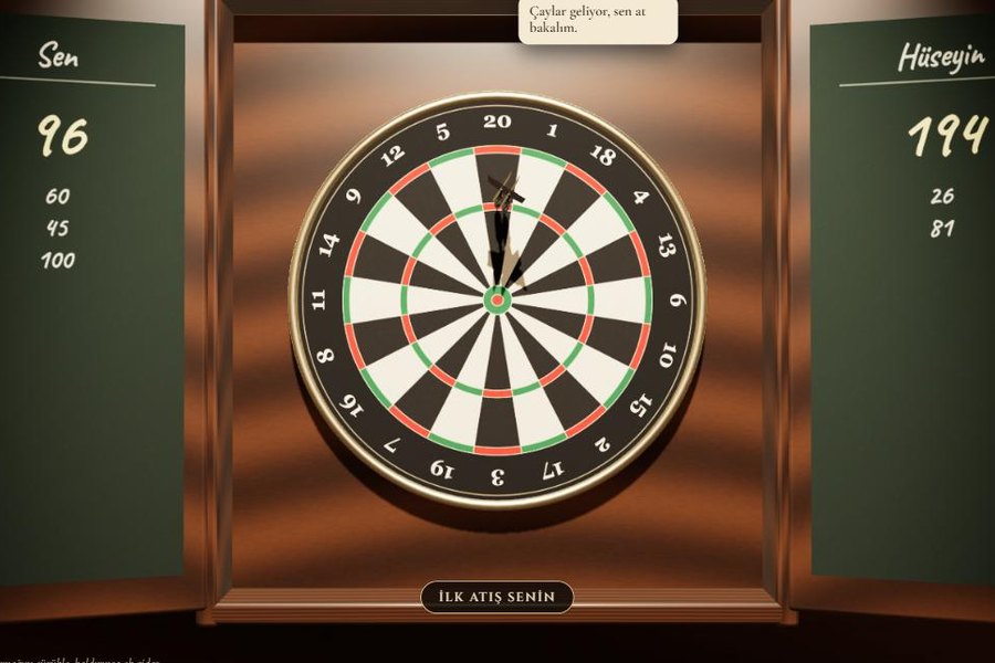 Kahvehane duvarında kapakları açık dart dolabı, kara tahtada tebeşirle skor